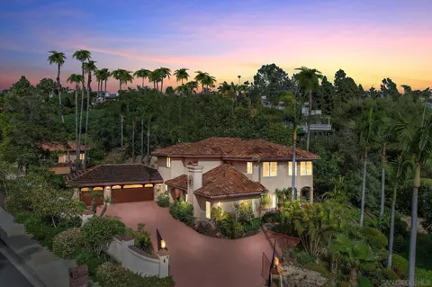 7326 Cadencia St, Carlsbad, CA 92009