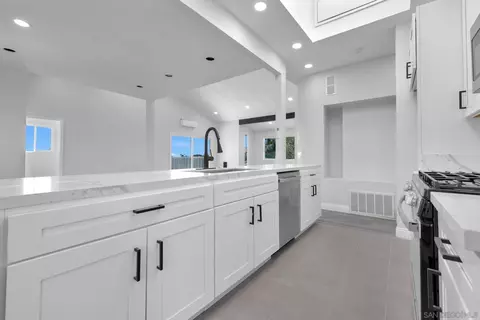 Kitchen - 3401 Big Boulder Ln, Alpine, CA 91901 photo 3 of 4