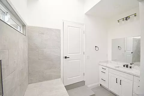Bath - 3401 Big Boulder Ln, Alpine, CA 91901 photo 3 of 7