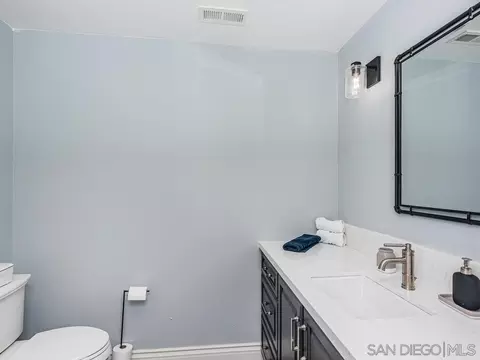Bath - 33928 Calle Vis, Temecula, CA 92592 photo 4 of 5
