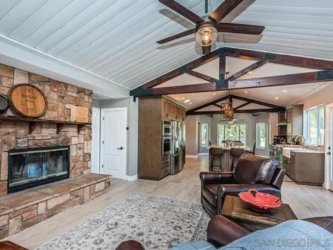 Living - 33928 Calle Vis, Temecula, CA 92592 photo 2 of 4