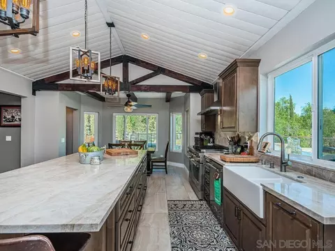 Kitchen - 33928 Calle Vis, Temecula, CA 92592 photo 3 of 4