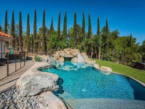 Exterior - 33928 Calle Vis, Temecula, CA 92592 photo 6 of 10