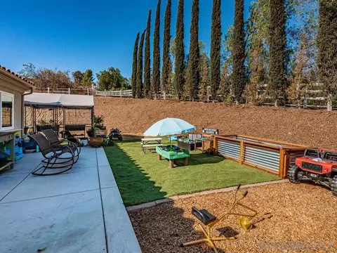 Exterior - 33928 Calle Vis, Temecula, CA 92592 photo 5 of 10