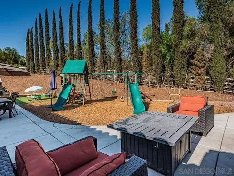 Exterior - 33928 Calle Vis, Temecula, CA 92592 photo 4 of 10