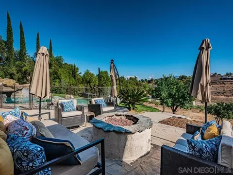 Exterior - 33928 Calle Vis, Temecula, CA 92592 photo 9 of 10