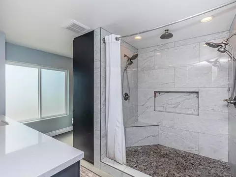 Bath - 33928 Calle Vis, Temecula, CA 92592 photo 3 of 5