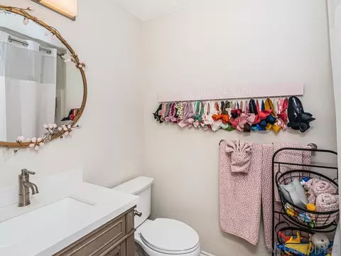 Bath - 33928 Calle Vis, Temecula, CA 92592 photo 5 of 5