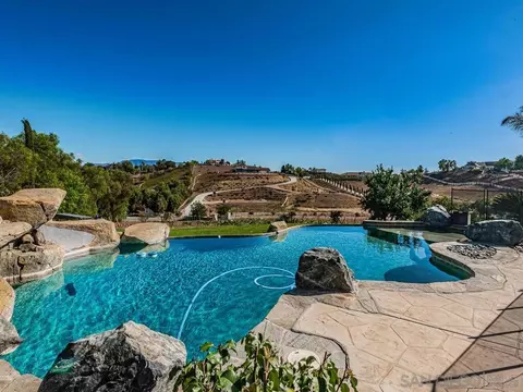 Exterior - 33928 Calle Vis, Temecula, CA 92592 photo 7 of 10