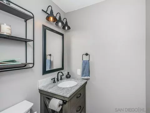 Bath - 33928 Calle Vis, Temecula, CA 92592 photo 1 of 5