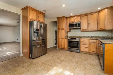 Kitchen - 31231 Palimo Dr, Escondido, CA 92026 photo 4 of 4
