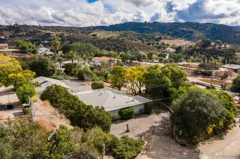 View/Area - 31231 Palimo Dr, Escondido, CA 92026 photo 6 of 11