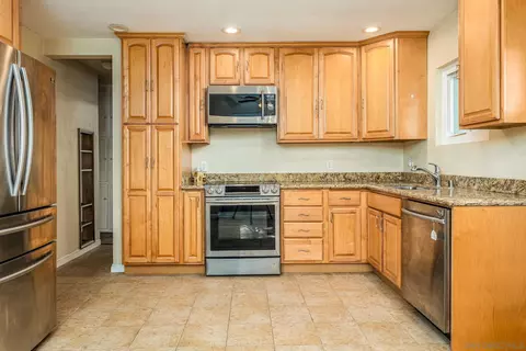 Kitchen - 31231 Palimo Dr, Escondido, CA 92026 photo 1 of 4