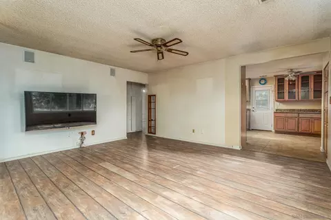 Living - 31231 Palimo Dr, Escondido, CA 92026 photo 4 of 5