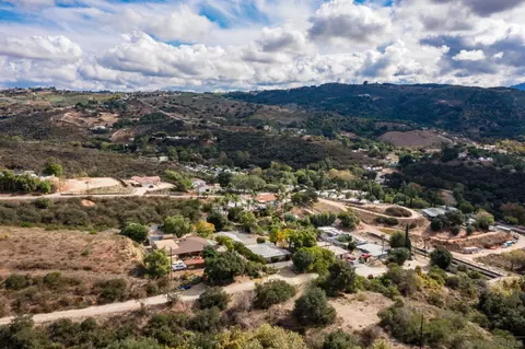 View/Area - 31231 Palimo Dr, Escondido, CA 92026 photo 4 of 11