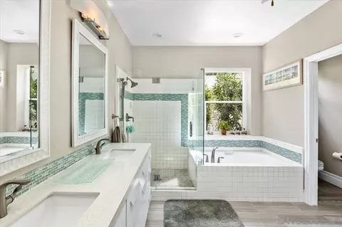 Bath - 2031 Ridgecrest Pl, Escondido, CA 92029 photo 2 of 4
