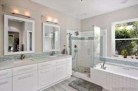 Bath - 2031 Ridgecrest Pl, Escondido, CA 92029 photo 1 of 4