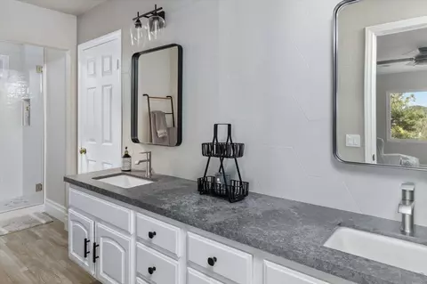 Bath - 2031 Ridgecrest Pl, Escondido, CA 92029 photo 4 of 4