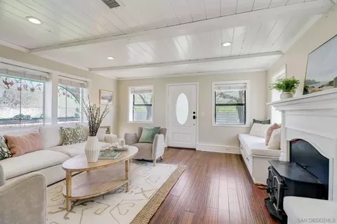 Living - 12624 Metate Ln, Poway, CA 92064 photo 6 of 8