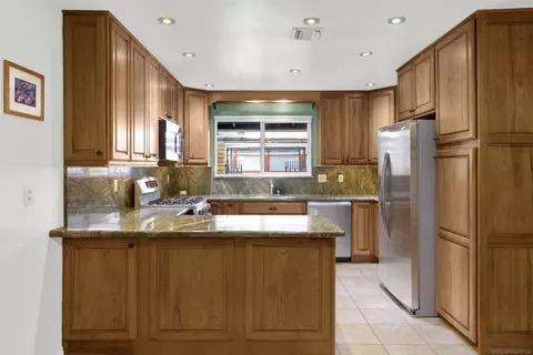 Kitchen - 9521 Los Coches Rd, Lakeside, CA 92040 photo 3 of 5