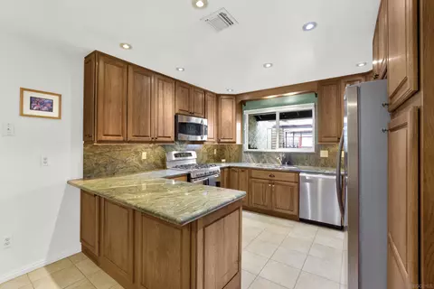 Kitchen - 9521 Los Coches Rd, Lakeside, CA 92040 photo 4 of 5