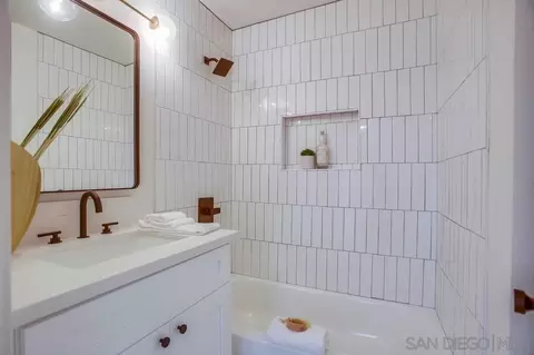 Bath - 1415 Dubuque St, Oceanside, CA 92058 photo 1 of 3
