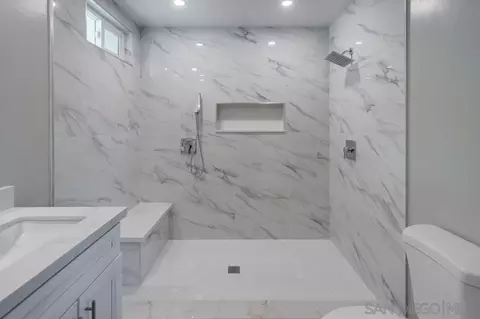 Bath - 32 Blue Sky Ln, Oceanside, CA 92056 photo 2 of 3