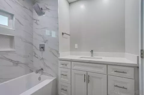 Bath - 32 Blue Sky Ln, Oceanside, CA 92056 photo 3 of 3