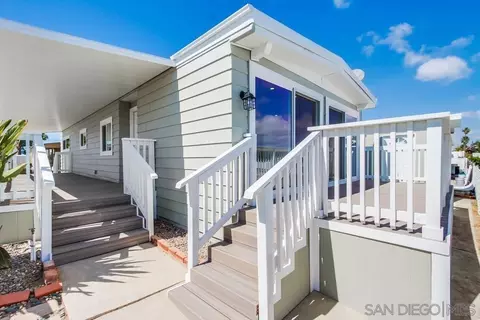 Exterior - 32 Blue Sky Ln, Oceanside, CA 92056 photo 2 of 4