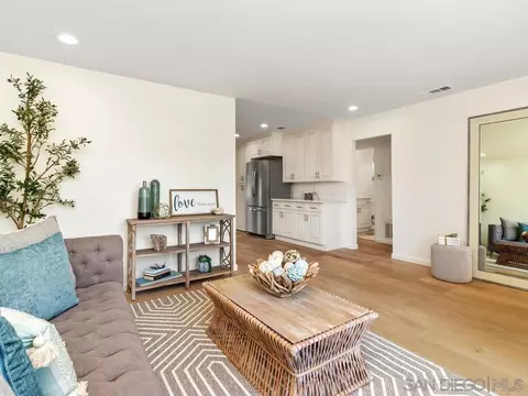 Living - 579 Gold, Oceanside, CA 92057 photo 4 of 6