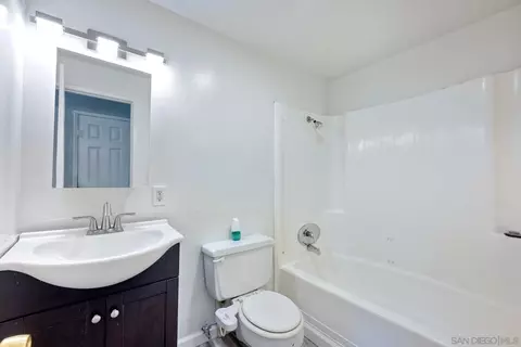 Bath - 13506 Utopia Rd, Poway, CA 92064 photo 1 of 2