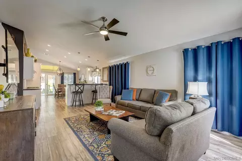 Living - 31964 Corte Avalina, Temecula, CA 92592 photo 2 of 3