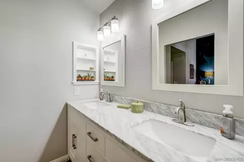 Bath - 31964 Corte Avalina, Temecula, CA 92592 photo 2 of 3