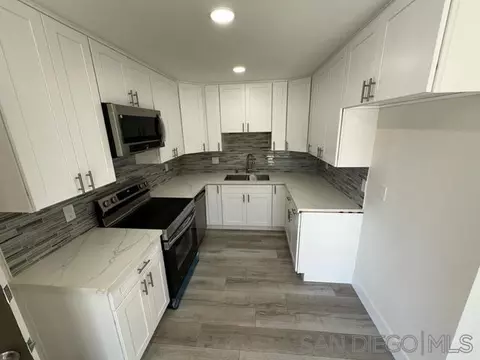 8218 Bluffview Ct, Spring Valley, CA 91977 photo 2