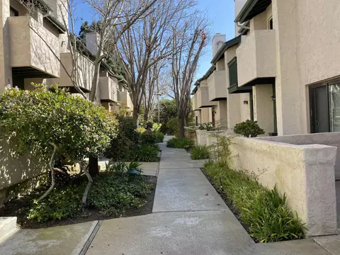 8720 Villa La Jolla Dr #111, La Jolla, CA 92037