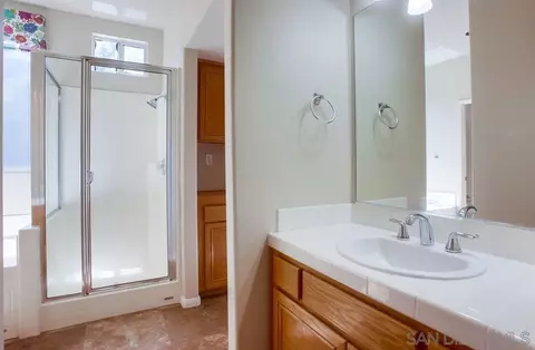 Bath - 5163 Riverview, Fallbrook, CA 92028 photo 5 of 10