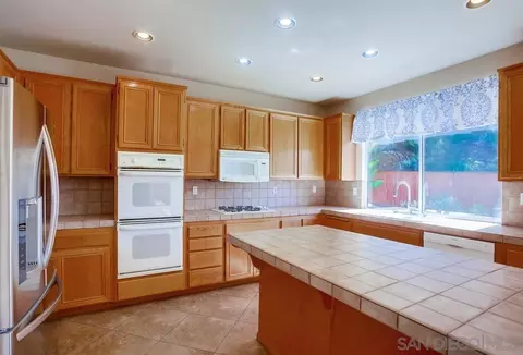 Kitchen - 5163 Riverview, Fallbrook, CA 92028 photo 3 of 7