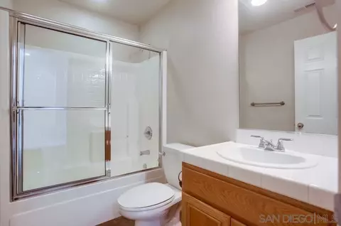 Bath - 5163 Riverview, Fallbrook, CA 92028 photo 1 of 10
