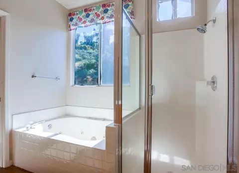 Bath - 5163 Riverview, Fallbrook, CA 92028 photo 6 of 10