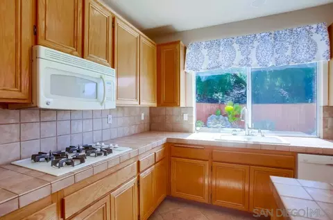 Kitchen - 5163 Riverview, Fallbrook, CA 92028 photo 4 of 7