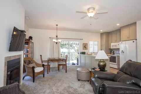 Living - 3718 Cazador Ln, Fallbrook, CA 92028 photo 4 of 4