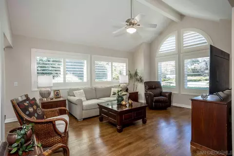 Living - 3718 Cazador Ln, Fallbrook, CA 92028 photo 3 of 4