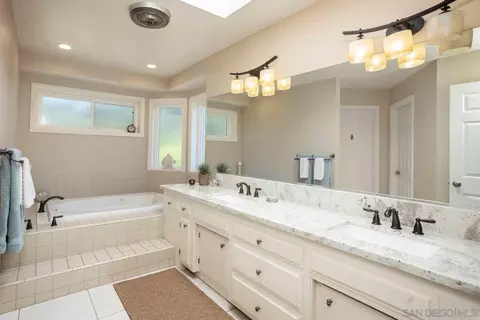 Bath - 3718 Cazador Ln, Fallbrook, CA 92028 photo 1 of 1
