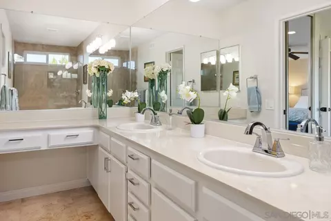 Bath - 1876 Burnt Maple Way, Vista, CA 92081 photo 4 of 5