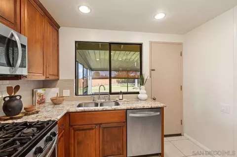 Kitchen - 898 Cosmo Ave, El Cajon, CA 92019 photo 3 of 4