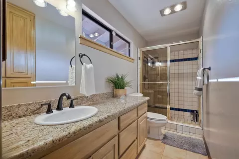 Bath - 16231 Oak Creek Trl, Poway, CA 92064 photo 6 of 6