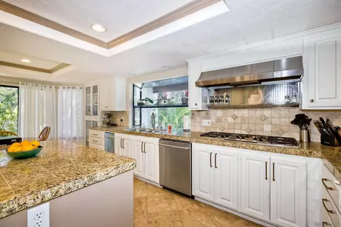 Kitchen - 16231 Oak Creek Trl, Poway, CA 92064 photo 2 of 3