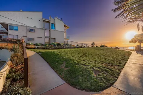 View/Area - 357 W I, Encinitas, CA 92024 photo 3 of 10