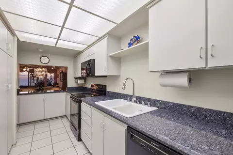 Kitchen - 357 W I, Encinitas, CA 92024 photo 2 of 2