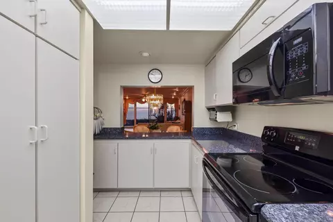 Kitchen - 357 W I, Encinitas, CA 92024 photo 1 of 2